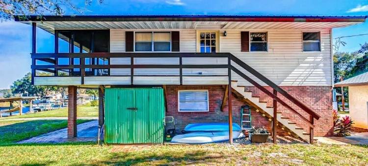 湖边隐居处(Lakeside Retreat CampFire)图片