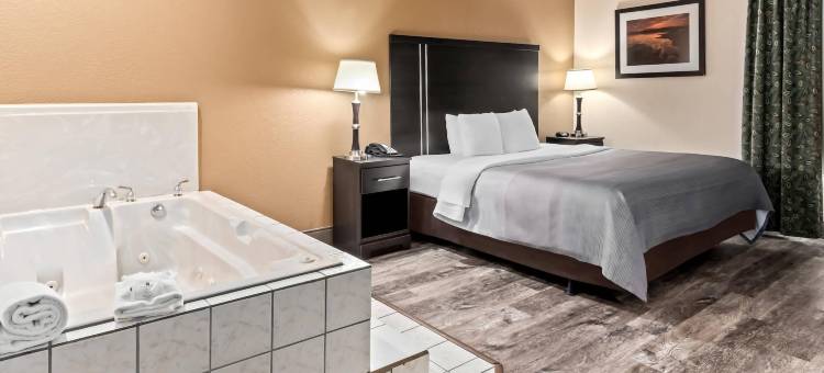 格兰伯里凯艺套房酒店(Quality Inn & Suites Granbury)图片