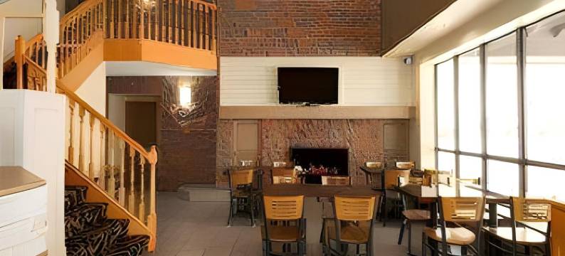 蒂明斯速8酒店(Super 8 by Wyndham Timmins on)图片