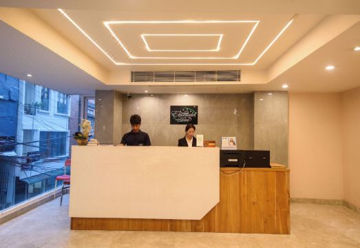 Emerald Hotel Hotel Overview