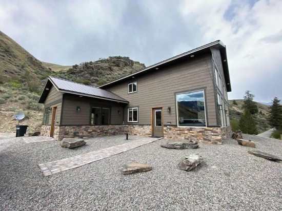Elegant Rustic Cabin, Ski, Salmon River Dark Sky Sleeps 11 Huckleberry Picking