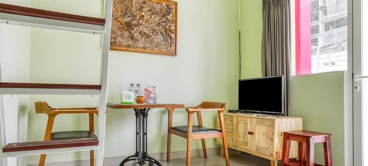 红多兹酒店-近诗都阿佐太阳城购物中心(RedDoorz Syariah Near Suncity Mall Sidoarjo)图片