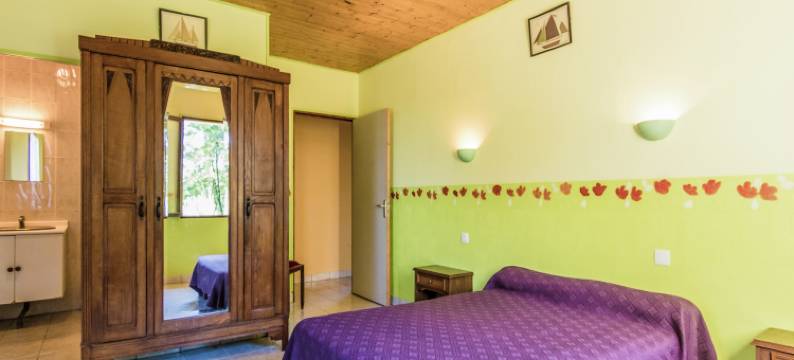 Quiet holiday home with shared pool图片