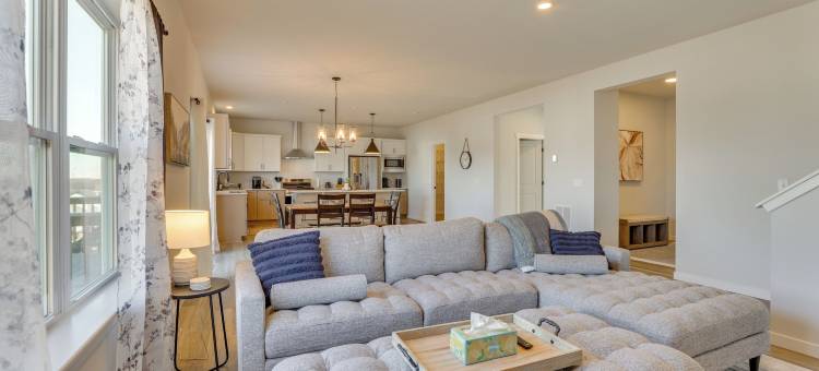 距威斯康星大学13英里：郊区之家(13 Mi to University of Wisconsin: Suburban Home)图片