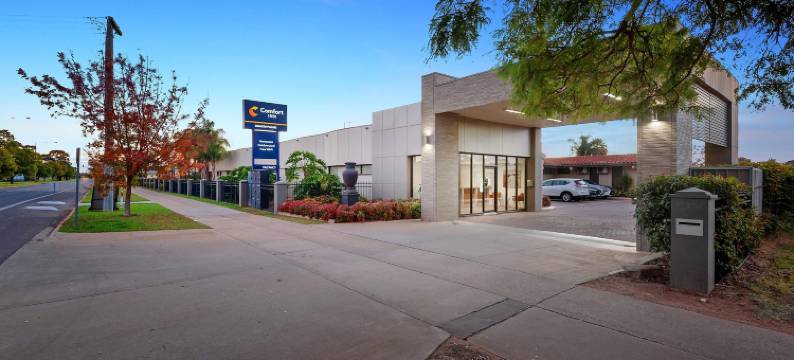 迪肯姆斯舒适酒店(Comfort Inn Deakin Palms)图片