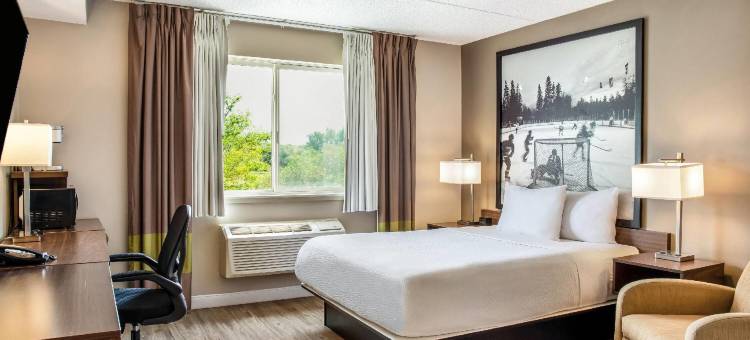 温尼伯西速8酒店(Super 8 by Wyndham Winnipeg West)图片