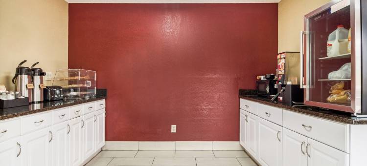 红屋顶旅馆阿克沃斯 - 艾默森/萨斯湖南(Red Roof Inn Acworth - Emerson/ LakePoint South)图片