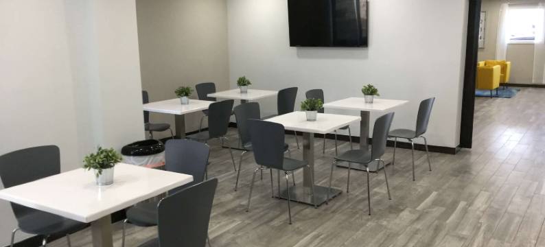 辛辛那提北温德姆戴斯套房酒店(Days Inn & Suites by Wyndham Cincinnati North)图片