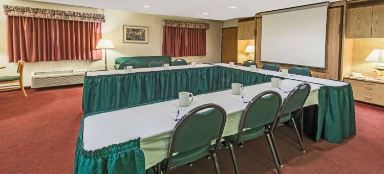 洛根呗盟套房酒店(Baymont by Wyndham Logan)图片