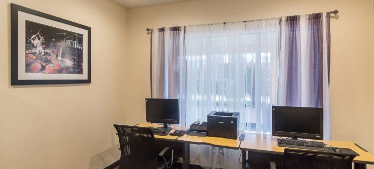 品质酒店及套房西追(Quality Inn & Suites West Chase)图片