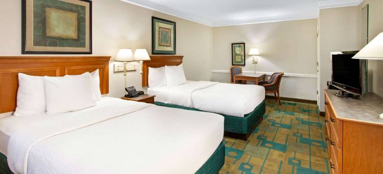 阿尔伯克基机场拉昆塔温德姆酒店(La Quinta Inn by Wyndham Albuquerque Airport)图片