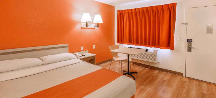 德克萨斯亨茨维尔 6 号汽车旅馆(Motel 6 Huntsville, TX)图片