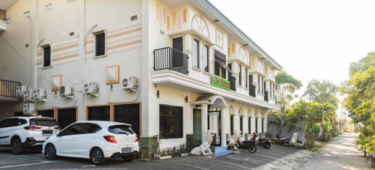 红多兹Plus酒店@万鸦老普莫罗路(RedDoorz Plus @ Jalan Pumorow Manado)图片