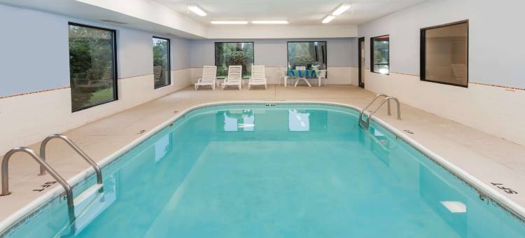 亨廷顿温德姆速8酒店(Super 8 by Wyndham Huntington)图片