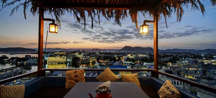 乌戴尼瓦斯湖滨酒店(Hotel Udai Niwas by the Lake)图片