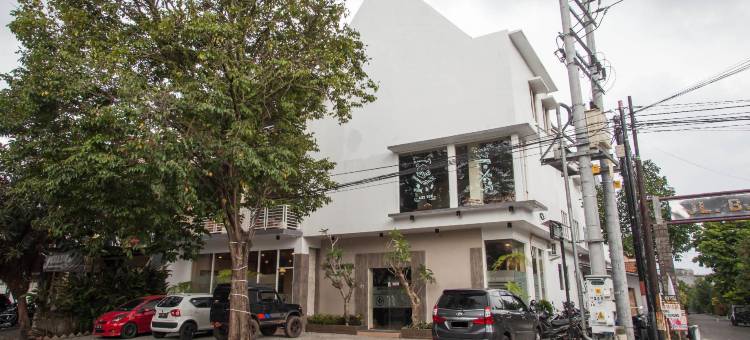 加兰丁香玛琅红多兹高级酒店(RedDoorz Premium @ Jalan Cengkeh Malang)图片