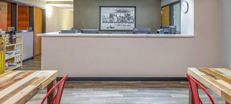 德卢斯温德姆速8酒店(Super 8 by Wyndham Duluth)图片