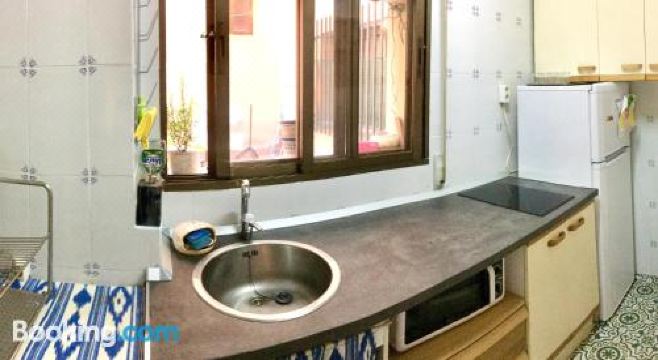 Vut Plaza del Rastro Hotel Overview