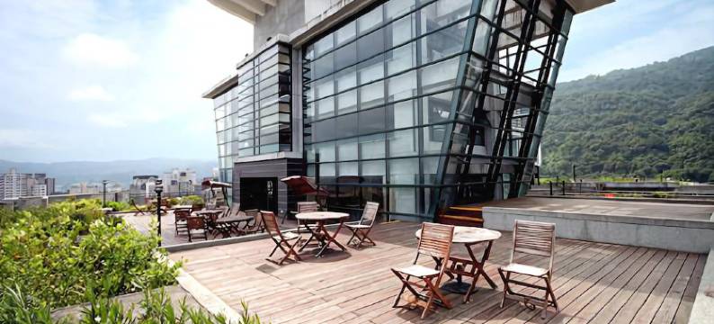 小花猫温泉图片