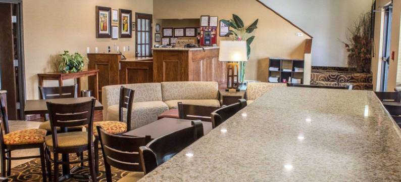 欧克博奇套房罗德威旅馆(Rodeway Inn & Suites Near Okoboji Lake)图片