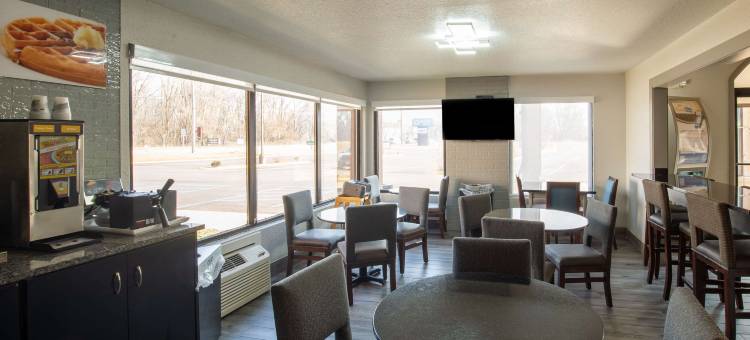 波蒂奇中央区的品质套房酒店(Quality Inn & Suites)图片