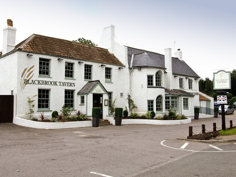 汤顿瑞士顿 M5,J25普瑞米尔酒店