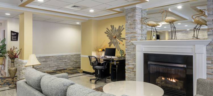 新英格兰贝斯特韦斯特优质套房酒店(Best Western Plus New England Inn  Suites)图片