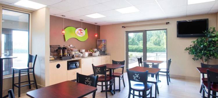 普拉茨堡速8酒店(Super 8 by Wyndham Plattsburgh)图片