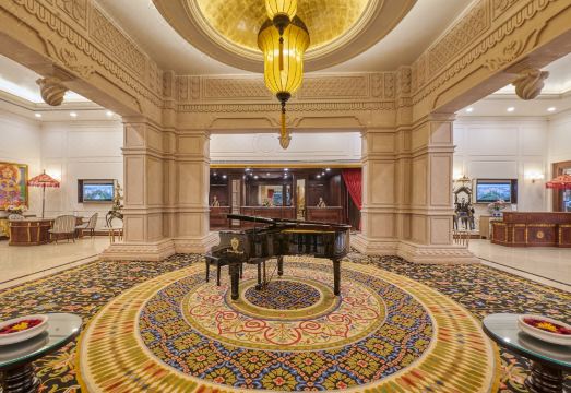 Mayfair Lake ResortHotel Overview