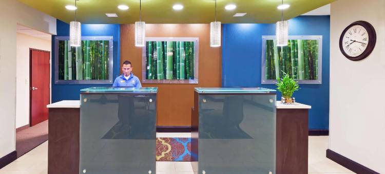 弗洛里斯维尔拉昆塔温德姆套房酒店(La Quinta Inn & Suites by Wyndham Floresville)图片