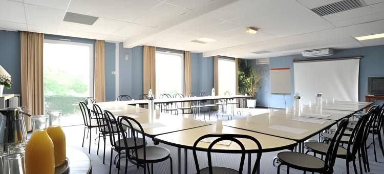 鲁埃格弗里敦巴拉丁斯灵感酒店(inspiration by balladins Villefranche-de-Rouergue)图片