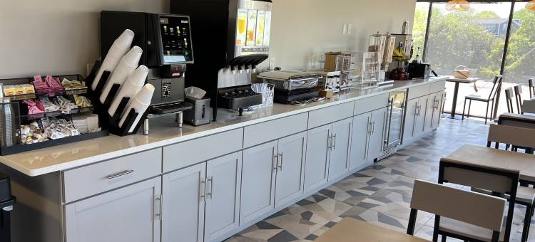 红屋顶PLUS+及套房维吉尼亚海滩-海滨(Red Roof Plus+ & Suites Virginia Beach - Seaside)图片