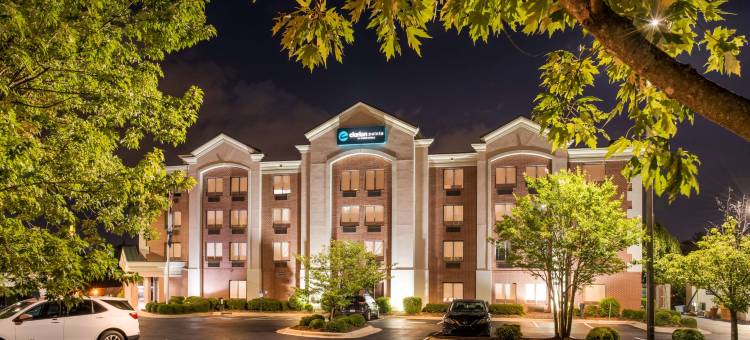 格林斯伯勒机场克拉丽奥波茵特酒店(Clarion Pointe Greensboro Airport)图片