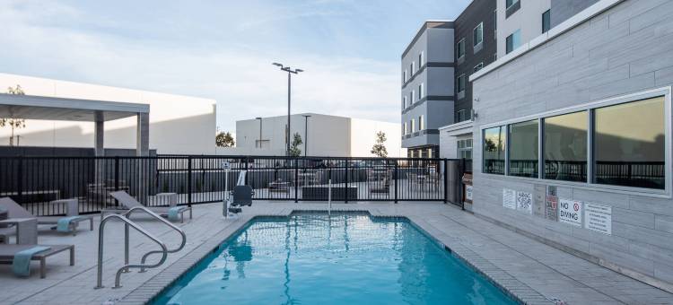 阿纳海姆洛斯阿拉米托斯万枫套房酒店(Fairfield Inn & Suites Anaheim Los Alamitos)图片