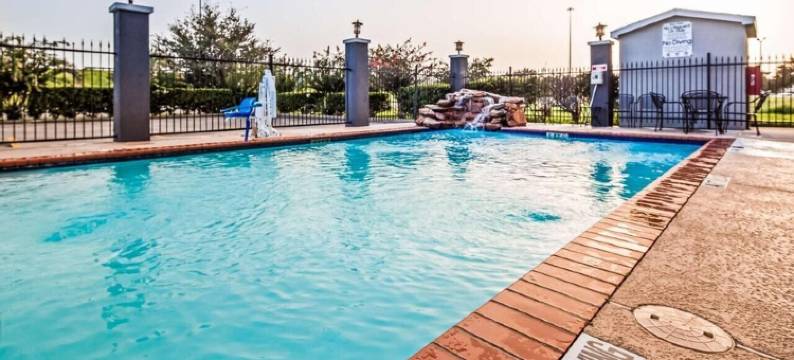 拉雷多温德姆速8酒店(Super 8 by Wyndham Laredo)图片