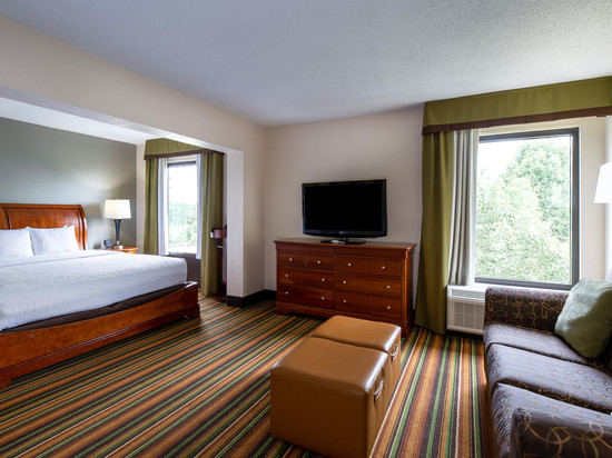 温斯顿塞勒姆哈尼斯购物中心欢朋酒店