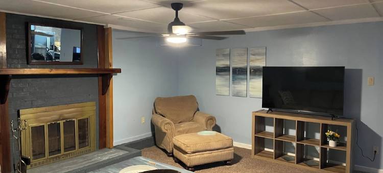 2 bdrm, sleeps 7 apartment. Pet friendly. Pool onsite. Outdoor grill. Hazard, KY图片