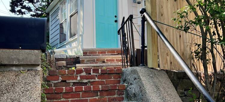 The Bungalow @ Elm is located in the heart of Old Town Marblehead, MA.图片