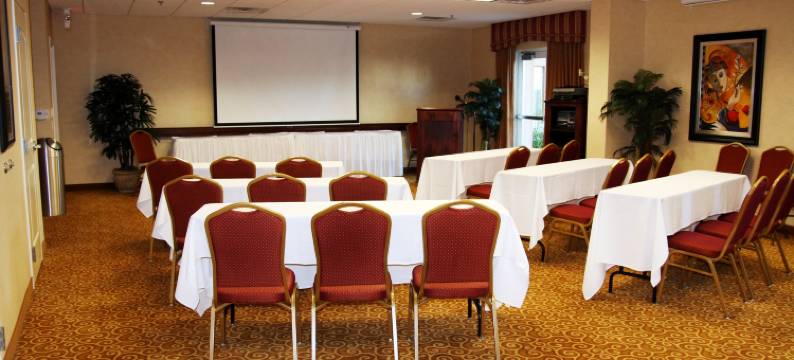 雷丁欢朋套房酒店(Hampton Inn & Suites Redding)图片