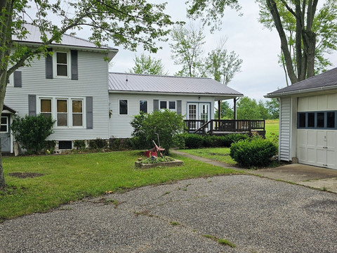 Charming & Historic 4-bedroom Farmhouse in Rock Creek with HVAC, WiFi