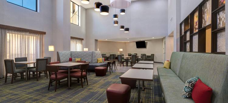 玛丽娜希尔顿欢朋套房酒店(Hampton Inn & Suites by Hilton Marina)图片