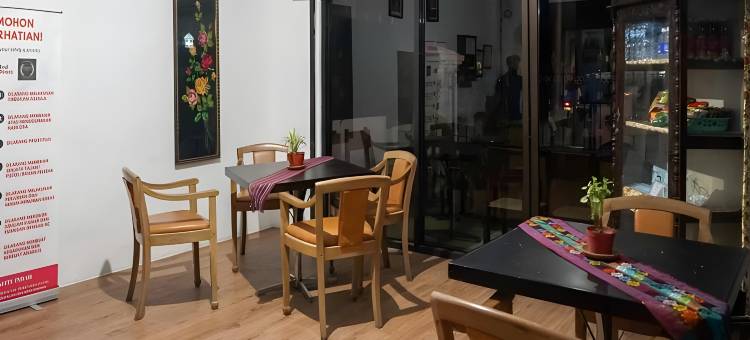 红多兹普拉斯酒店-岸朱广场(RedDoorz Plus @ Alun Alun Nganjuk)图片