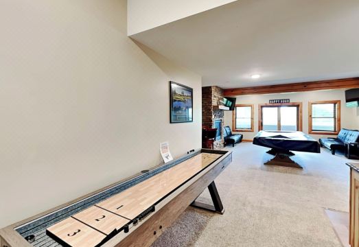 Eagle on 7 Hotel Overview