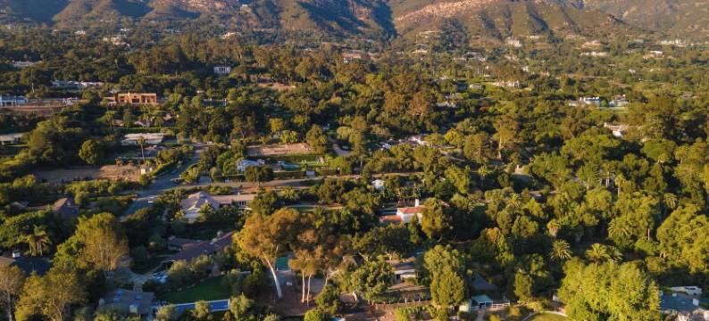 Avantstay 东谷庄园，距海滩几分钟(East Valley Manor by Avantstay Minutes to the Beach)图片