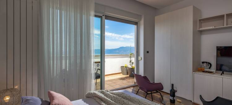 特拉马吉卡豪华公寓或带私人停车场、露台和海景的房间(Terra Magica Deluxe Apartment or Room with Private Parking, Terrace and Sea View)图片