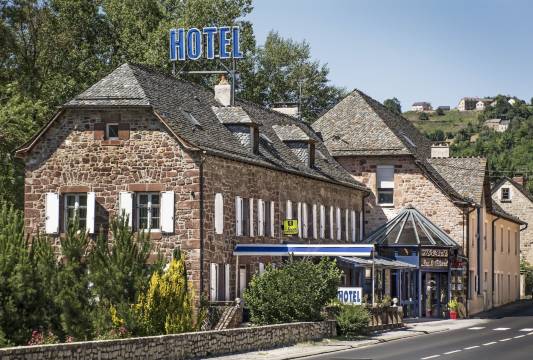 洛吉斯酒店餐厅 Les 2 Rives - A75,河边(Logis Hôtel Restaurant les 2 Rives - A75, en Bordure de rivière)