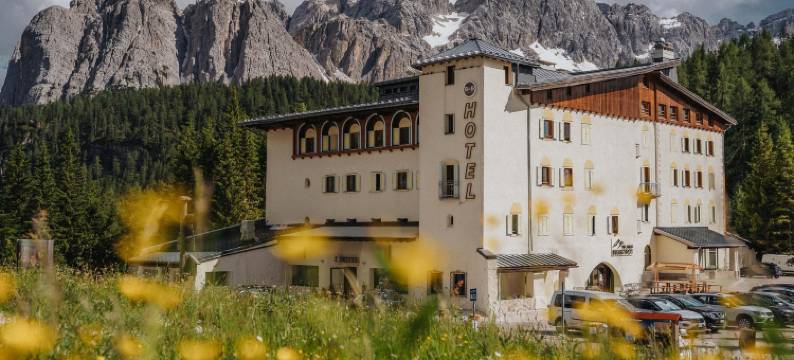 B&B酒店帕索特雷克罗奇科尔蒂纳(B&B Hotel Passo Tre Croci Cortina)图片