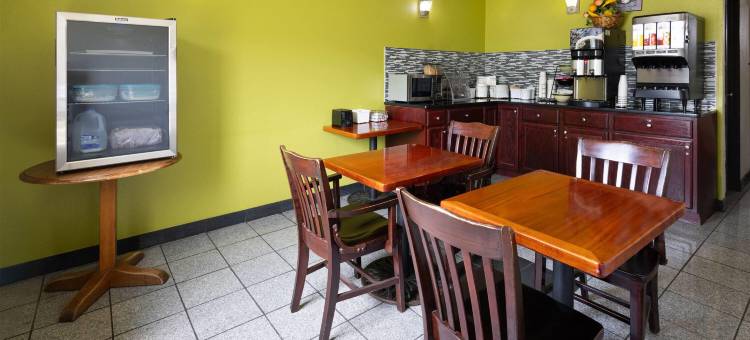 南波士顿弗吉尼亚州速8酒店(Super 8 by Wyndham South Boston VA)图片