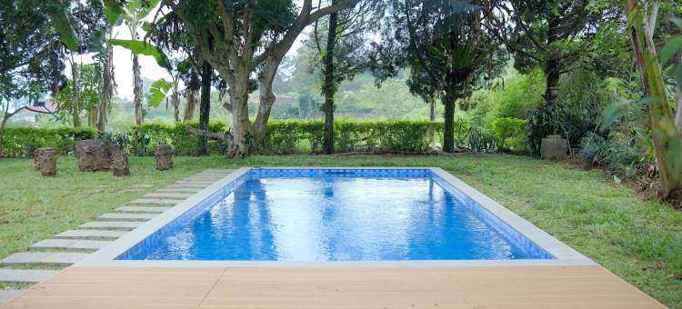 带游泳池的Villa ChavaMinerva Hanni Ciater(Villa ChavaMinerva Hanni Ciater with Pool)图片