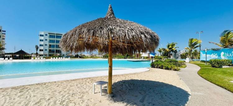 蓝色泻湖(Blue Lagoon)图片